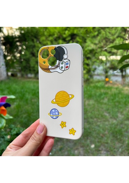 Apple iPhone 14 Aydaki Astronot Krem Silikon Kılıf