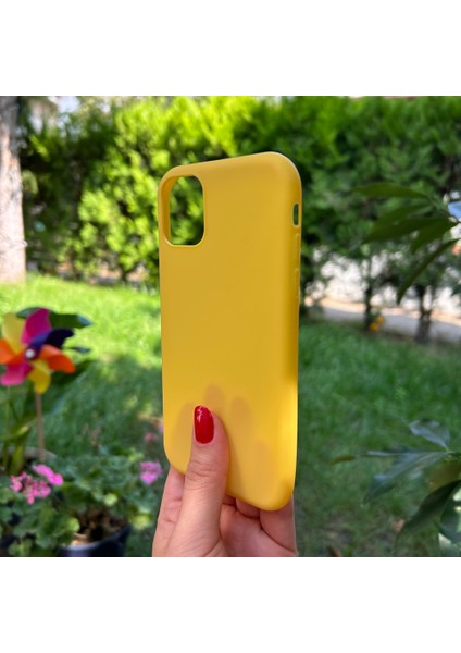 Apple iPhone 11 Sarı Yumuşak Silikon Kılıf