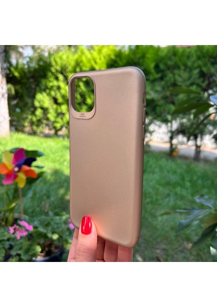 Apple iPhone 11 Gold Yumuşak Silikon Kılıf