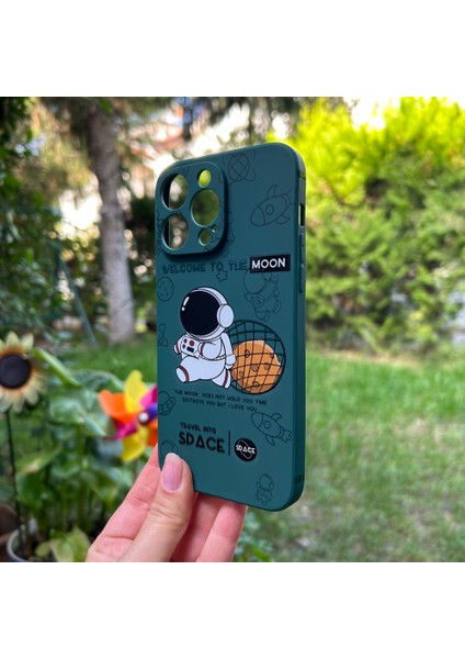 Apple iPhone 14 Pro Max Basketçi Astronot Yeşil Silikon Kılıf