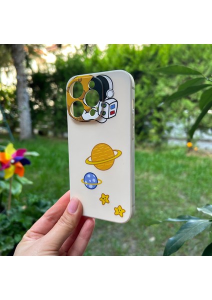 Apple iPhone 14 Pro Aydaki Astronot Krem Silikon Kılıf