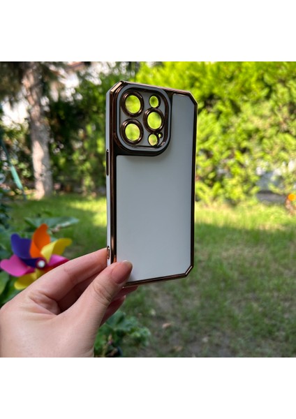 Apple iPhone 14 Pro Kamera Korumalı Altın Renkli Beyaz Silikon Kılıf