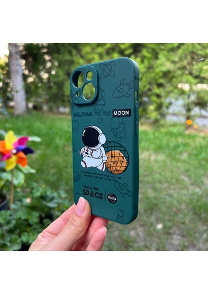 Apple iPhone 14 Basketçi Astronot Yeşil Silikon Kılıf
