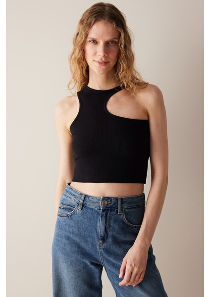 Asimetrik Yaka Siyah Kısa Üst