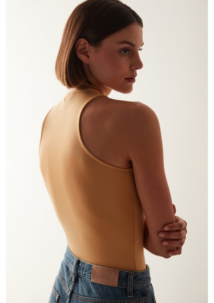 Açık Kahverengi Halter Yaka Çıtçıtlı Body indirimleri