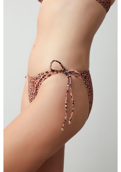 Çok Renkli Leo Bikini Altı fiyatları