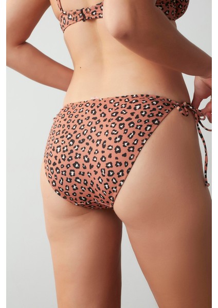 Çok Renkli Leo Bikini Altı modelleri