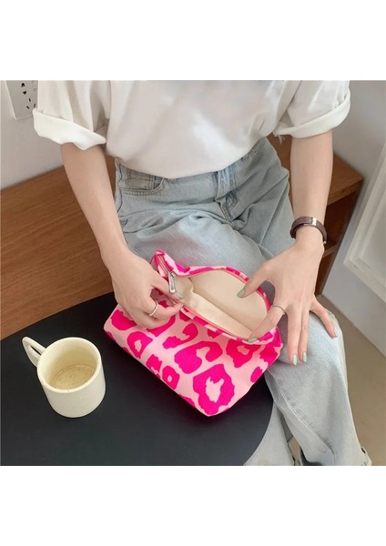 Sarı Stil Yeni Fashoin Leopar Baskı Kadın Kozmetik Çantası Retro Çiçek Bayanlar Debriyaj Çanta Seyahat Çanta Kız Öğrenci Kalem Saklama Torbaları (Yurt Dışından) modelleri