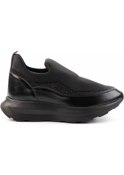 Siyah Siyah Kırışık Rugan Kadın Sneaker K01212444417