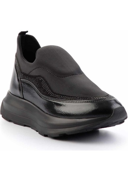Siyah Siyah Kırışık Rugan Kadın Sneaker K01212444417