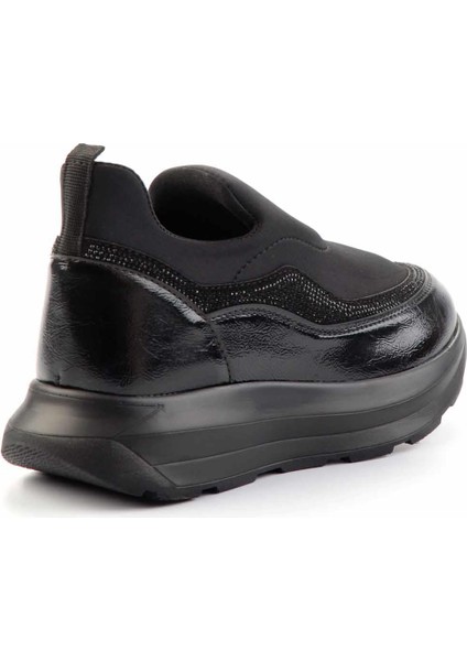 Siyah Siyah Kırışık Rugan Kadın Sneaker K01212444417