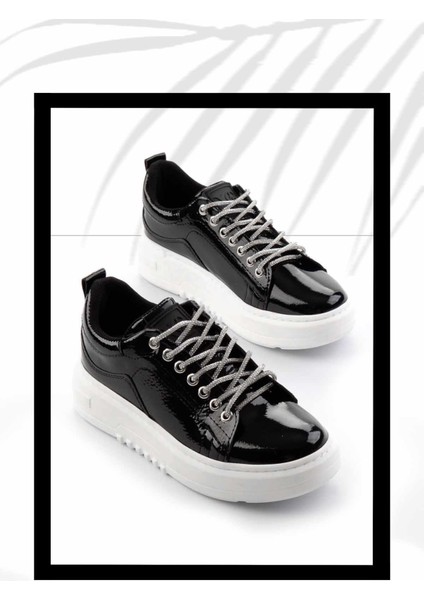 Siyah Kırışık Rugan Kadın Sneaker K01345116008