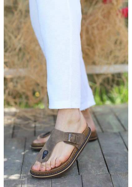 Hakiki Crazy Deri Eva Taban Parmak Arası Toka Detaylı Ortopedik Tasarım Erkek Terlik Sandalet