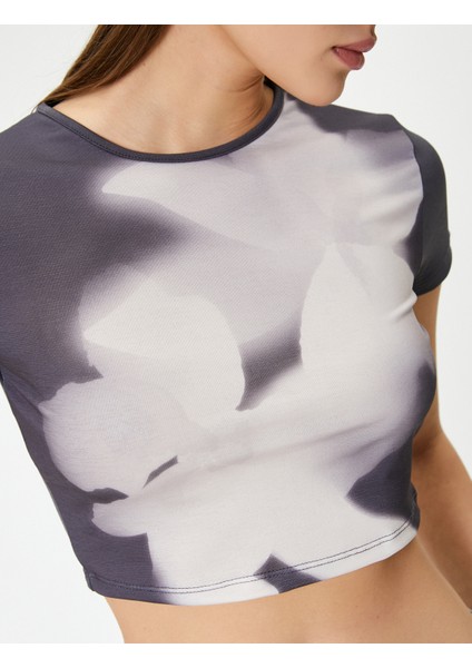 Soyut Desenli Crop Tişört Kısa Kollu Bisiklet Yaka Slim Fit indirimleri