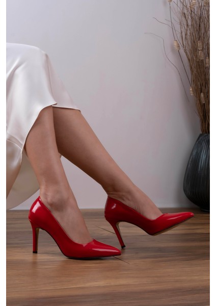 Özel Seri Klasik Stiletto Kırmızı Rugan fiyatları