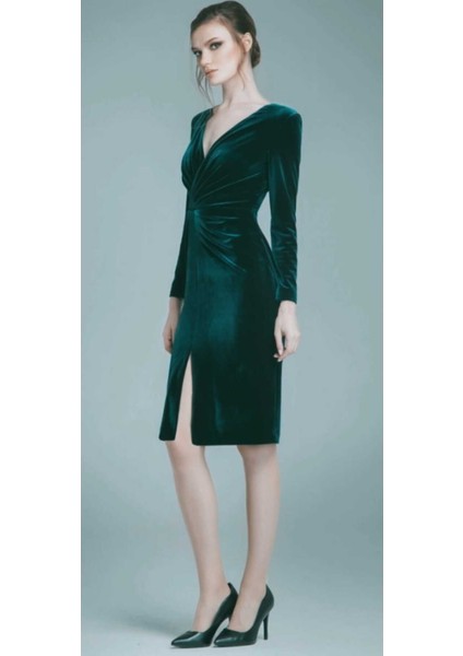 Hilaltrend Kroveze Yaka Drape Detaylı Kadife Elbise fiyatları