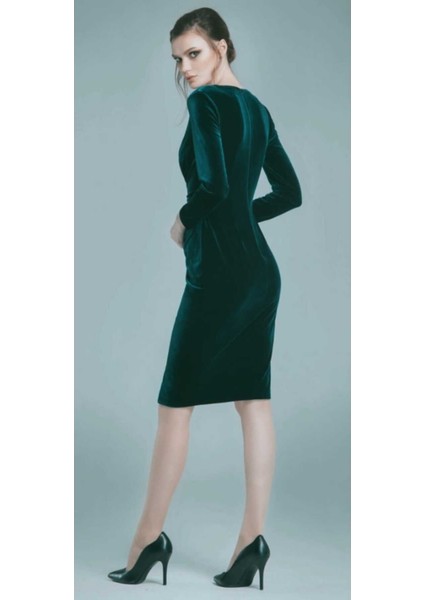 Hilaltrend Kroveze Yaka Drape Detaylı Kadife Elbise fırsatları