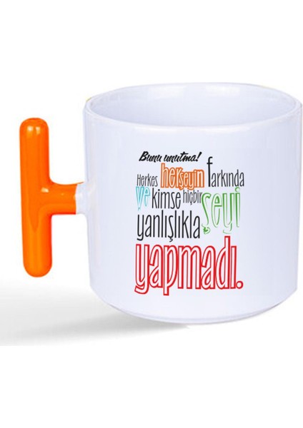 Bunu Unutma! Herkes Herşeyin Farkında Baskılı Turuncu Kulplu T Kupa
