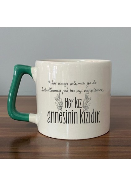 Her Kız Annesinin Kızıdır Baskılı Yeşil Kulplu D Kupa