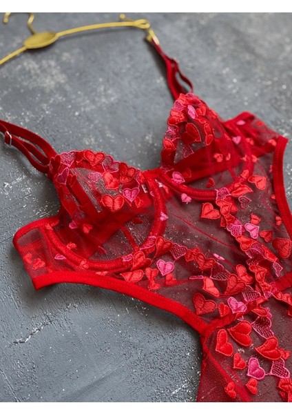 Kalpli Işlemeli Bodysuit fırsatları