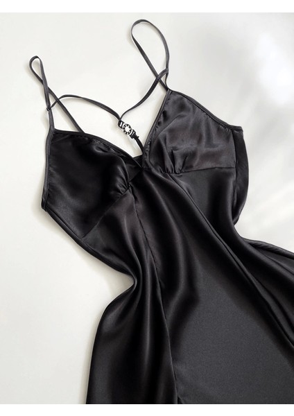 Yırtmaç Detaylı Saten Gecelik modelleri