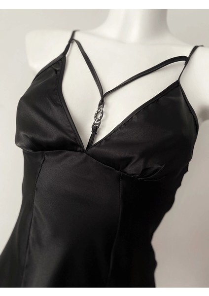 Yırtmaç Detaylı Saten Gecelik indirimleri