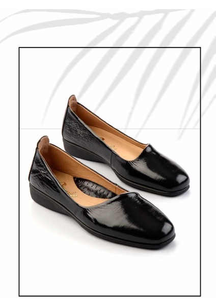 Siyah Kırışık Rugan Hakiki Deri Kadın Babet K01456222308