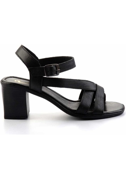 Siyah Hakiki Deri Kadın Klasik Topuklu Ayakkabı K05357024103