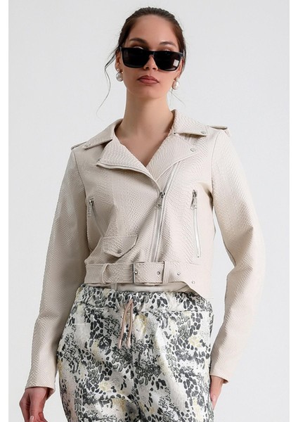 Ceket Yaka Beli Kemerli Uzun Kol Cep Detaylı Fermuarlı Şık ve Cool Kısa Crokodil Suni Deri Mont fiyatları