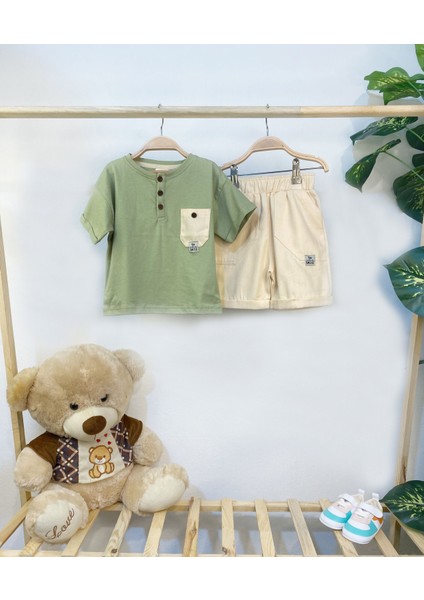 Erkek Çocuk Cep Detaylı Haki T-Shirt ve Krem Şort Takım