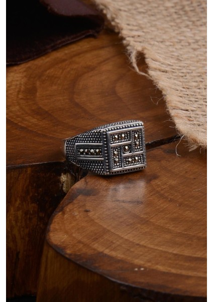 Aslan Başı Model Yanı Işlemeli Erkek Gümüş Yüzük