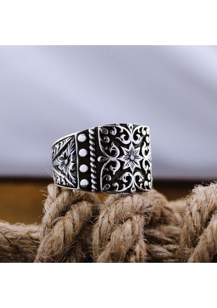 Oksitli Gümüş Renk Işlemeli Özel Seri Erkek Gümüş Yüzük