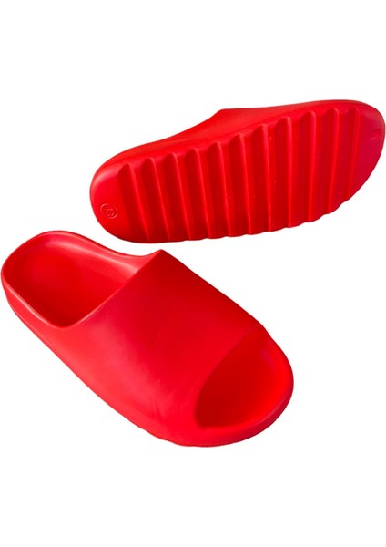 Kırmızı Yeezy Terlik modelleri