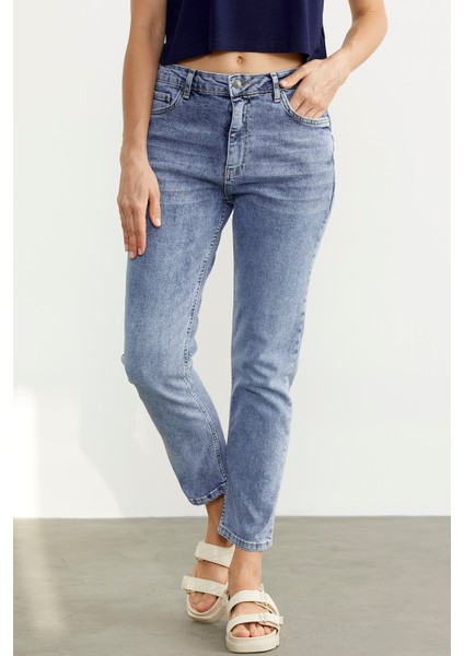 Straight Comfort Fit Jean Pantolon Açık Mavi fiyatları