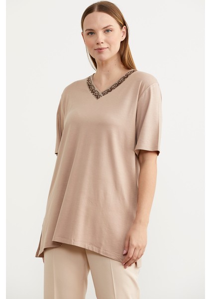 Yaka Detaylı Dökümlü T-Shirt - Bej fırsatları