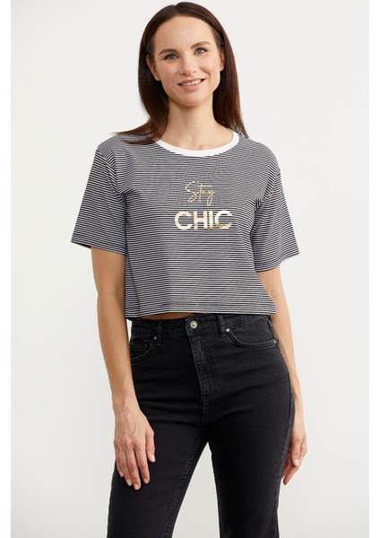 Parlak Baskılı Çizgili Crop T-Shirt - Siyah modelleri