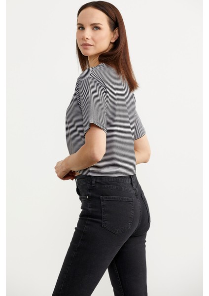 Parlak Baskılı Çizgili Crop T-Shirt - Siyah fırsatları