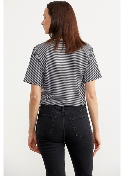 Parlak Baskılı Çizgili Crop T-Shirt - Siyah indirimleri