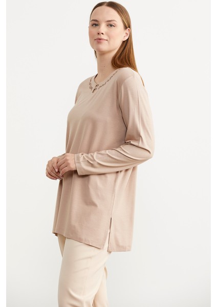 Nakış Yakalı Uzun Kol Penye T-Shirt - Bej indirimleri