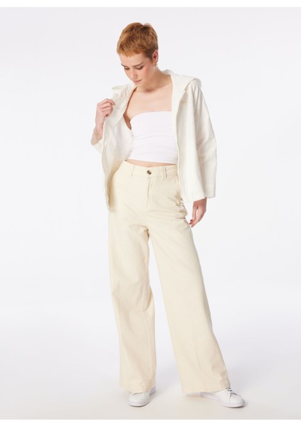 Comfort Fit Kapüşon Yaka Beyaz Kadın Gömlek Bronte modelleri