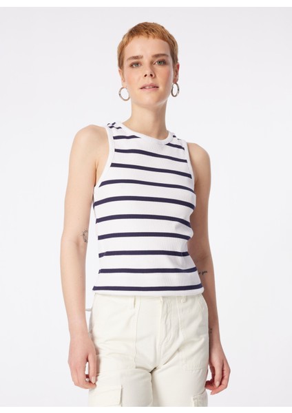 Bisiklet Yaka Beyaz Kadın T-Shirt PEDA modelleri