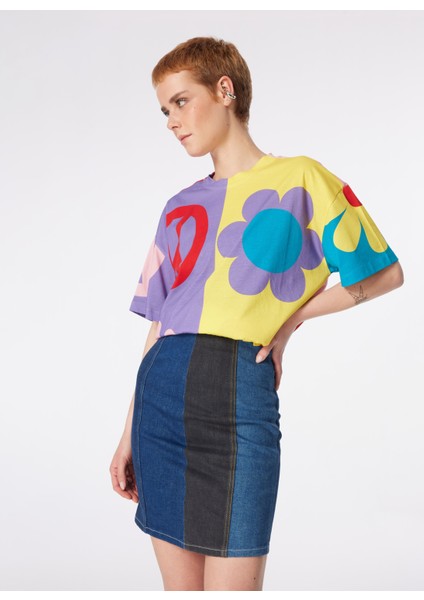 Yuvarlak Yaka Desenli Çok Renkli Kadın T-Shirt 241K1A0704