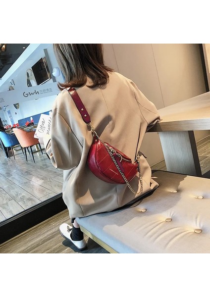 Siyah Stil Kırmızı Yeni Stil Tüm Maç Koşu Çantası Kadın Ins Süper Ateş Moda Göğüs Çantası Omuz Askısı Moda Zinciri Küçük Çanta (Yurt Dışından) fırsatları