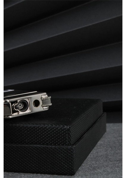 Siyah Renk Pürmüzlü ve Alevli Çift Başlıklı Vanalı Gazlı Çakmak 24CSM646TR04 fırsatları