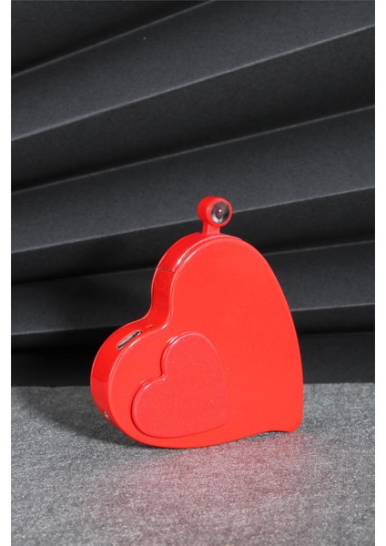 Kırmızı Renk Kalp Şeklinde Özel Tasarım 100 Dilde Seni Seviyorum Yazan Şarjlı Çakmak 24CSM880MR01