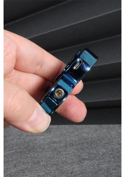 Kırmızı Renk Kalp Şeklinde Özel Tasarım 100 Dilde Seni Seviyorum Yazan Şarjlı Çakmak 24CSM880MR01 modelleri