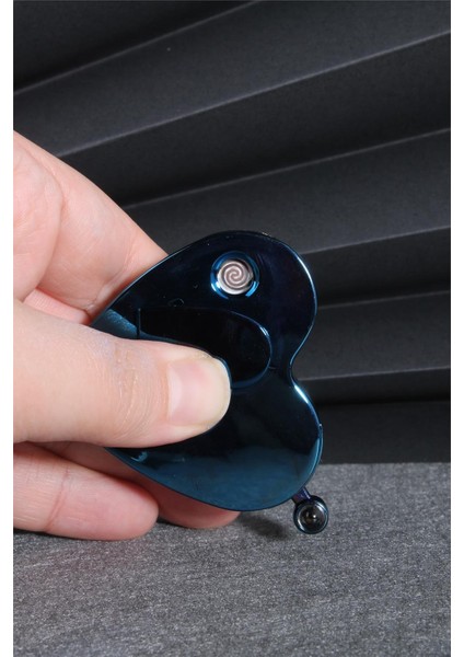 Kırmızı Renk Kalp Şeklinde Özel Tasarım 100 Dilde Seni Seviyorum Yazan Şarjlı Çakmak 24CSM880MR01 fırsatları