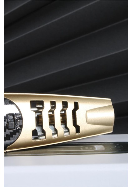Altın Renk Güçlü Karbon Desen Metal Başlık Pürmüz Gazlı Çakmak 24CSM898MR02 indirimleri