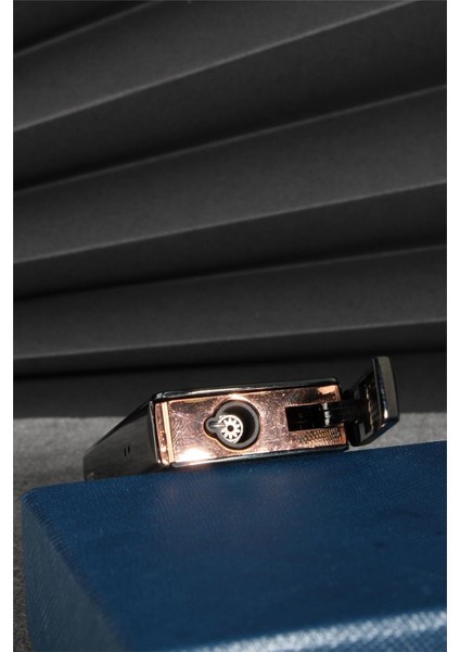 Altın Renk Kapaklı Pürmüz Gazlı Çakmak 24CSM890MR02 modelleri