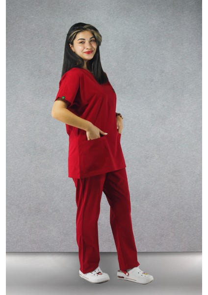 - Likralı V-Yaka Kadın Takım Üniforma - Kırmızı fiyatları